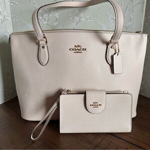 Coach Gallery Tote - Chalk/Gold with Matching Phone Wallet